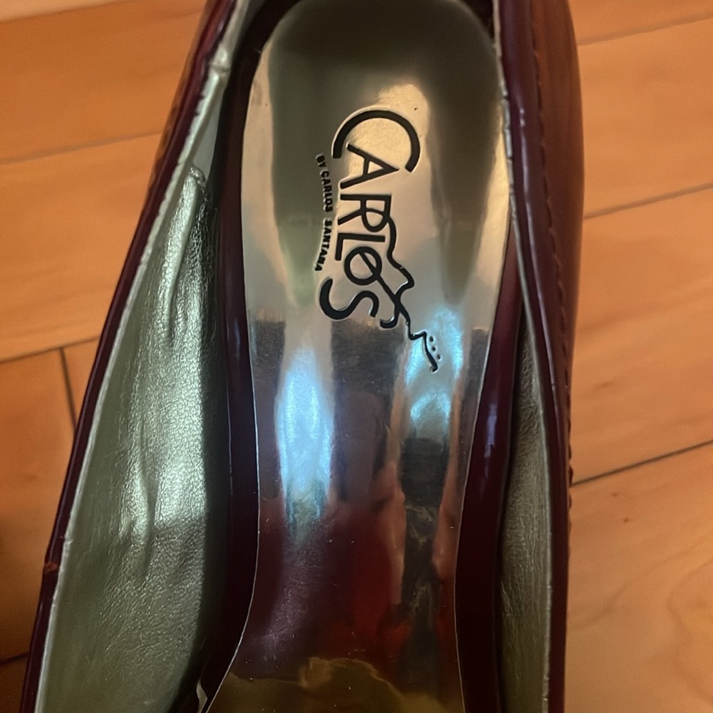 Carlos Santana burgundy platform patent leather pumps w fabric flower detail - Picture 3 of 7
